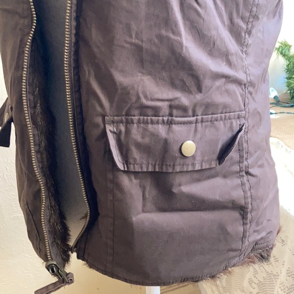 Old Navy Faux Fur lined vest - Picture 3 of 7